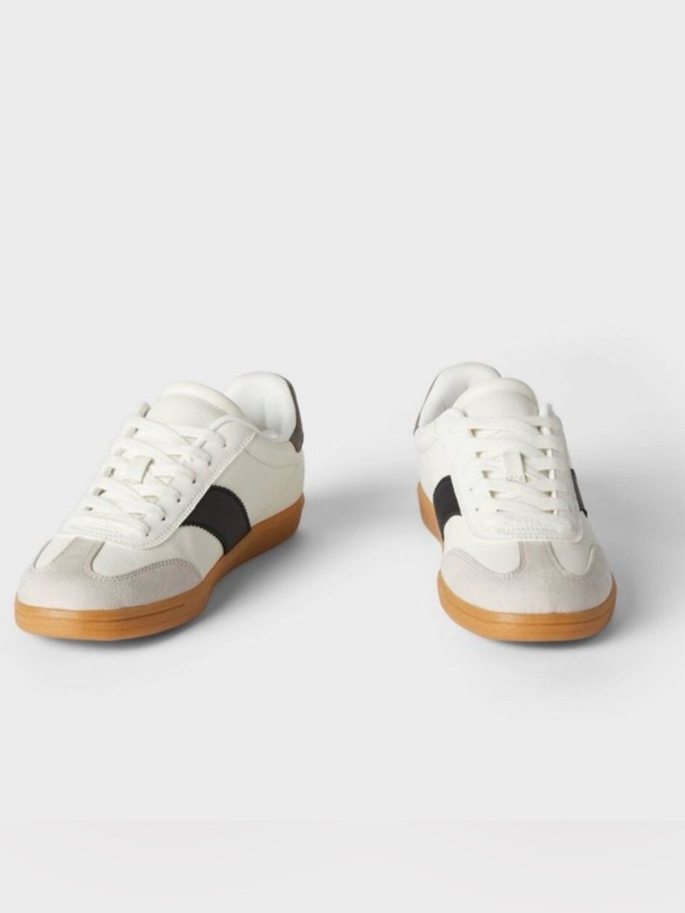 Universal Thread White & Black women Retro Runner Sneakers